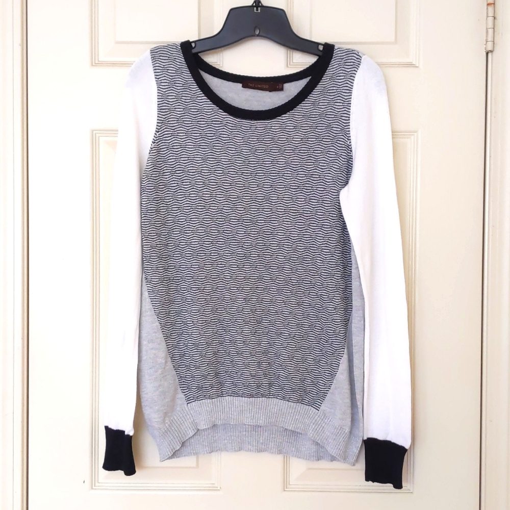 The Limited Woman's Cotton/Rayon high/low knit top with multi colors and design.